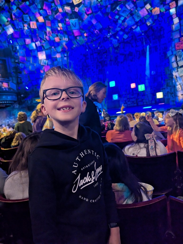 Our Box4Kids guests headed to the Cambridge Theatre last week to see Matilda the Musical 🎵⁠
⁠
It was an evening full of laughs, music, and some fantastic lasting memories for our deserving guests! ⁠
⁠
Thanks to everyone who made this trip possible! ❤️