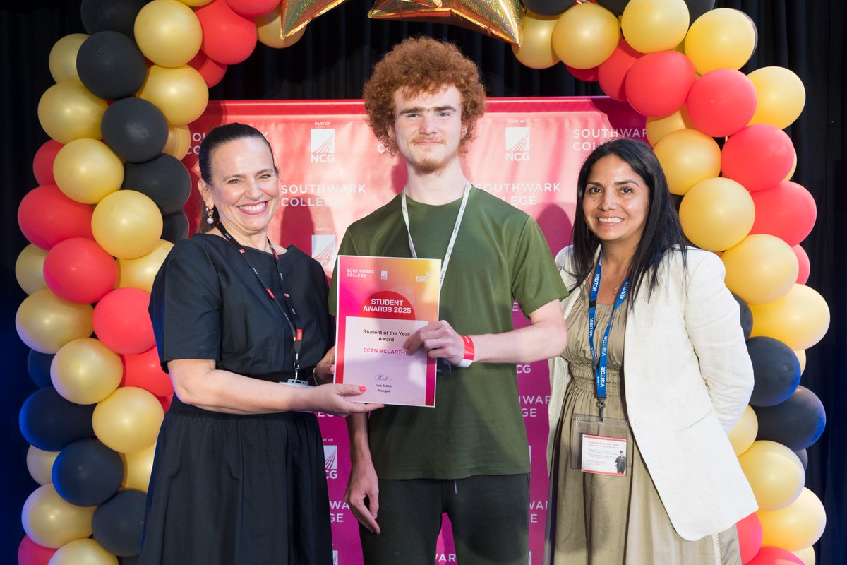 We celebrated our 16–18 students at the Southwark College Student Awards! 

Hosted by <a href="/SkyNews/">Sky News</a>'s <a href="/KamaliMelbourne/">Kamali Melbourne</a> &amp; supported by amazing partners, the night was filled with recognition and pride. Full story: tinyurl.com/4brxzh93
#SouthwarkCollege #StudentAwards #FutureReady