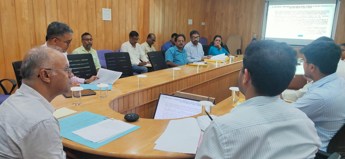 AndamanCEO's tweet photo. CEO Sh. L Kumar, IAS, conducted a meeting with all DEOs, ERO & all AEROs on 26.06.2025 at 4:00 PM in the Mini Conference Hall, Secretariat, Sri Vijaya Puram to review the ongoing pre-revision activities.
#ECI
#SSR2026
#NothingLikeVoting
#IVoteforSure https://t.co/Y6CUkae7sj