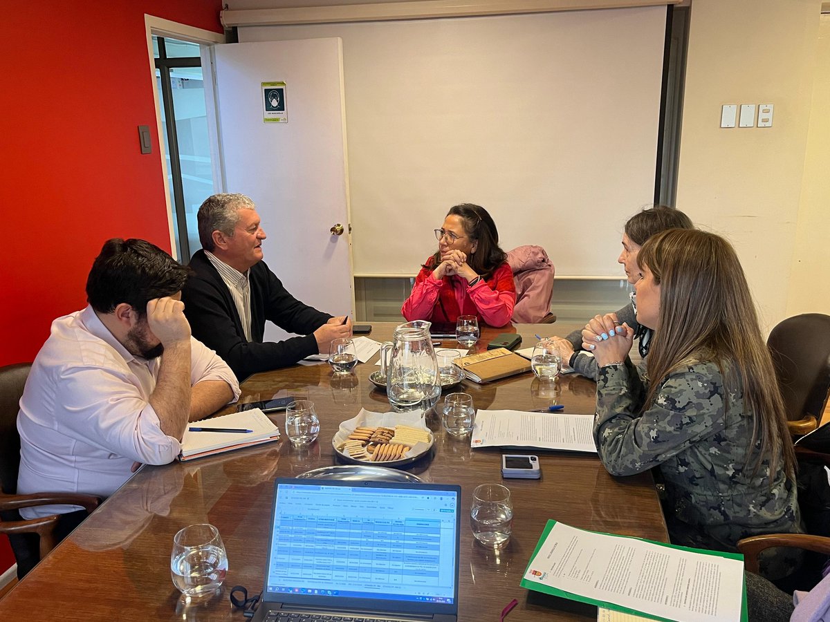 🏛️ El alcalde de Pirque, Jaime Escudero, junto a Secpla, se reunió con la Seremi Minvu, Carolina Casanova, para abordar temas clave para el desarrollo de la comuna.

📌 Se trató el avance del Plan Regulador y el IFC, esenciales para un crecimiento ordenado y sostenible.