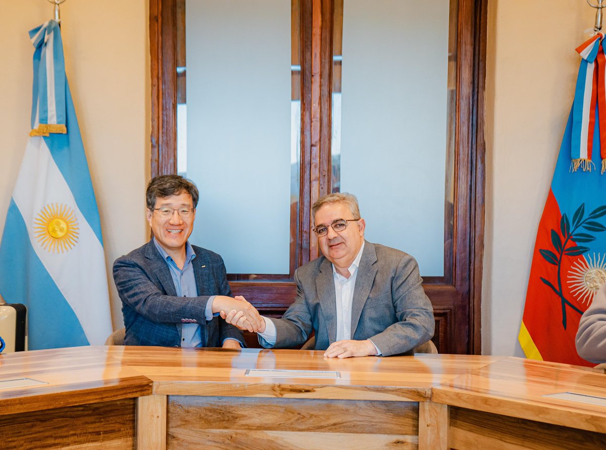 Recibimos al presidente de POSCO Argentina, Park Hyeon, para seguir fortaleciendo el trabajo conjunto que genera empleo y nuevas oportunidades para la provincia. Hoy, cerca de 1.000 catamarqueños forman parte del desarrollo minero en nuestra puna.