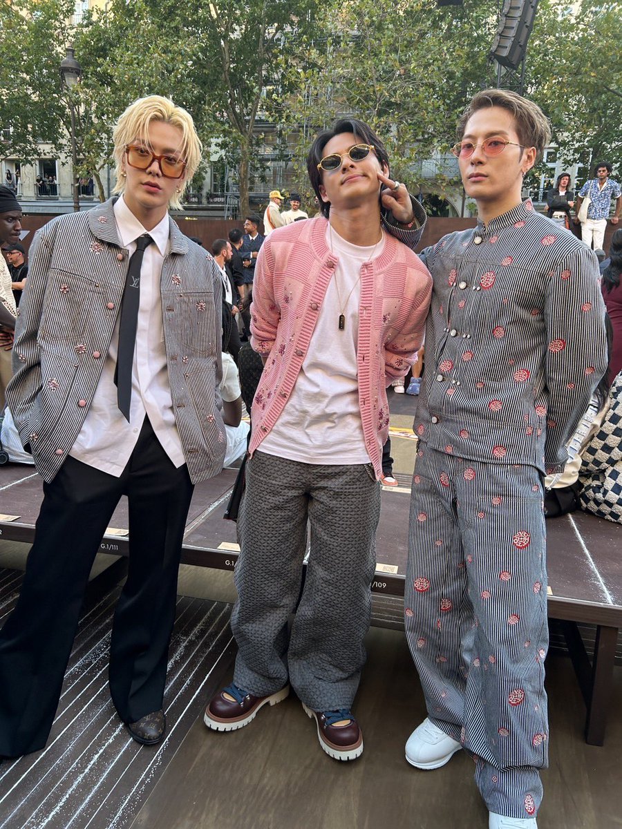 World Music Awards (@worldmusicaward) on Twitter photo #JacksonWang, #ShoHirano & #NCT's #Yuta pose together for the cutest pic at #Pharrell's #Louisvuitton SS26 runway show! 👏🕺🕺🕺🤩👑👑👑👔🗼🇫🇷❤️🔥
#JacksonWangxLVMenSS26
#ShoHiranoxLouisVuitton
#YutaXLouisVuitton
<a href="/number_i_staff/">Number_i_staff</a> #JacksonWang, #ShoHirano & #NCT's #Yuta pose together for the cutest pic at #Pharrell's #Louisvuitton SS26 runway show! 👏🕺🕺🕺🤩👑👑👑👔🗼🇫🇷❤️🔥
#JacksonWangxLVMenSS26
#ShoHiranoxLouisVuitton
#YutaXLouisVuitton
<a href="/number_i_staff/">Number_i_staff</a>