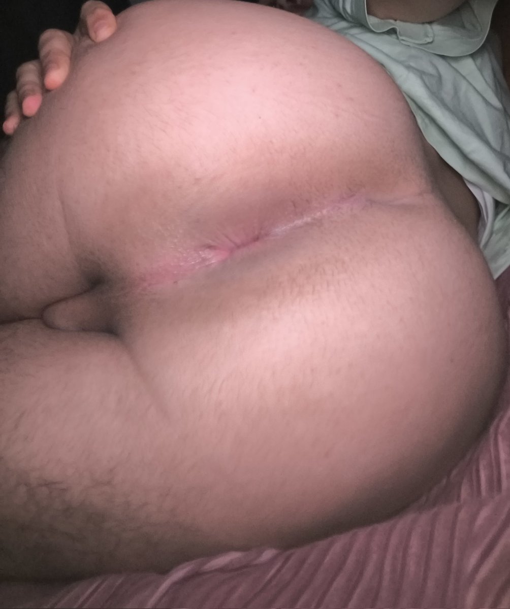 Someone help me with my Tight hole 😔 
.
.
.
.
.
.#gay #gaysolo #sex #pride #ass