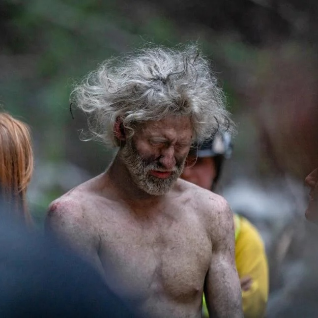 Polanco_IA's tweet photo. Casos increíbles de personas desaparecidas que FUERON ENCONTRADAS, CUANDO YA NO HABIA ESPERANZA. 🧵

1. Lukas McClish, de 34 años, fue encontrado con vida después de estar perdido durante 10 días en las montañas de California. https://t.co/Dt2NntlkqS