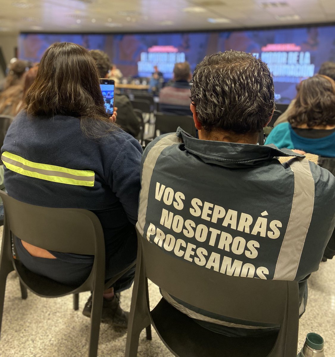 uy_desarrollo's tweet photo. Participamos del cierre del RET de @CegruUy e @INEFOPoficial , dialogando sobre la realidad de las y los clasificadores de residuos en plantas cooperativas. Desde @midesuy promovemos su reconocimiento y ampliamos alianzas para la incorporación y formación educativa y laboral. https://t.co/lWbW8h6xJC