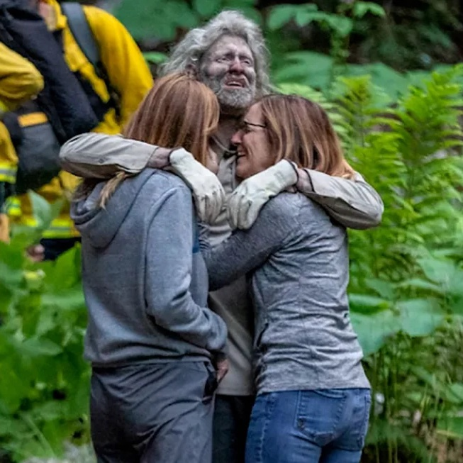 Polanco_IA's tweet photo. Casos increíbles de personas desaparecidas que FUERON ENCONTRADAS, CUANDO YA NO HABIA ESPERANZA. 🧵

1. Lukas McClish, de 34 años, fue encontrado con vida después de estar perdido durante 10 días en las montañas de California. https://t.co/Dt2NntlkqS