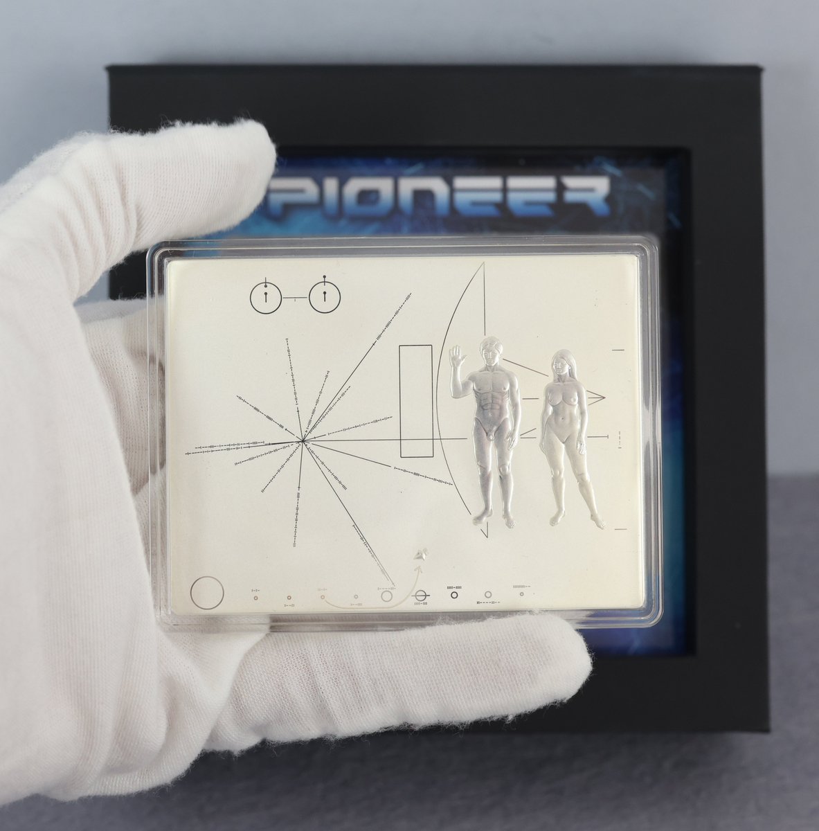 PowerCoin's tweet image. 𝗣𝗜𝗢𝗡𝗘𝗘𝗥 𝗦𝗽𝗮𝗰𝗲 𝗣𝗿𝗼𝗯𝗲
🛰️Humanity’s first hello to the stars!

- 2 Oz Silver Coin
- .999
-Silk Finish
- 60 x 80 (mm)

Ready to pre-order at:
👉 shorturl.at/kXben

 #space #pioneer10 #cosmicmessage #coin #silver #numismatics