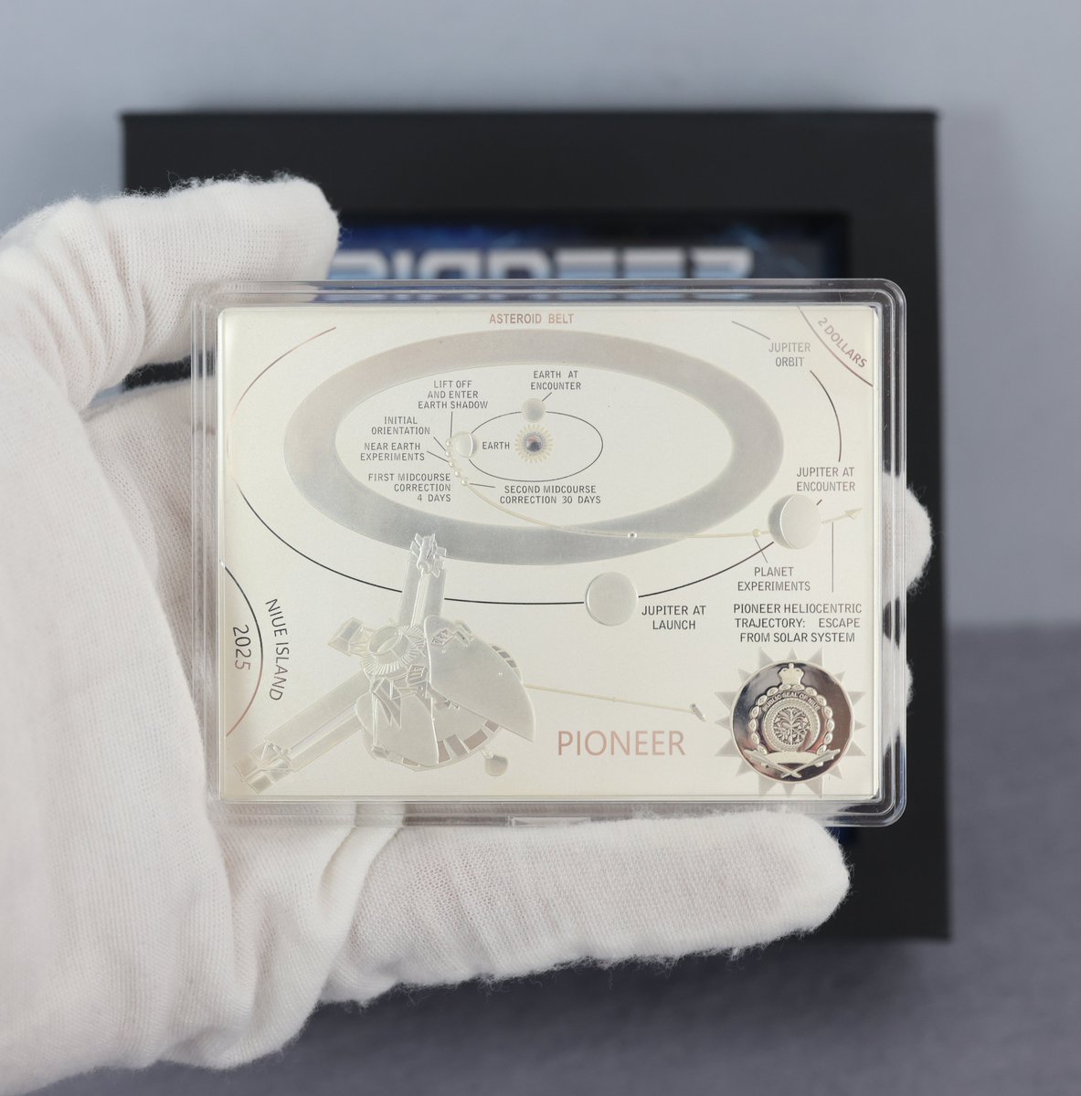 PowerCoin's tweet image. 𝗣𝗜𝗢𝗡𝗘𝗘𝗥 𝗦𝗽𝗮𝗰𝗲 𝗣𝗿𝗼𝗯𝗲
🛰️Humanity’s first hello to the stars!

- 2 Oz Silver Coin
- .999
-Silk Finish
- 60 x 80 (mm)

Ready to pre-order at:
👉 shorturl.at/kXben

 #space #pioneer10 #cosmicmessage #coin #silver #numismatics