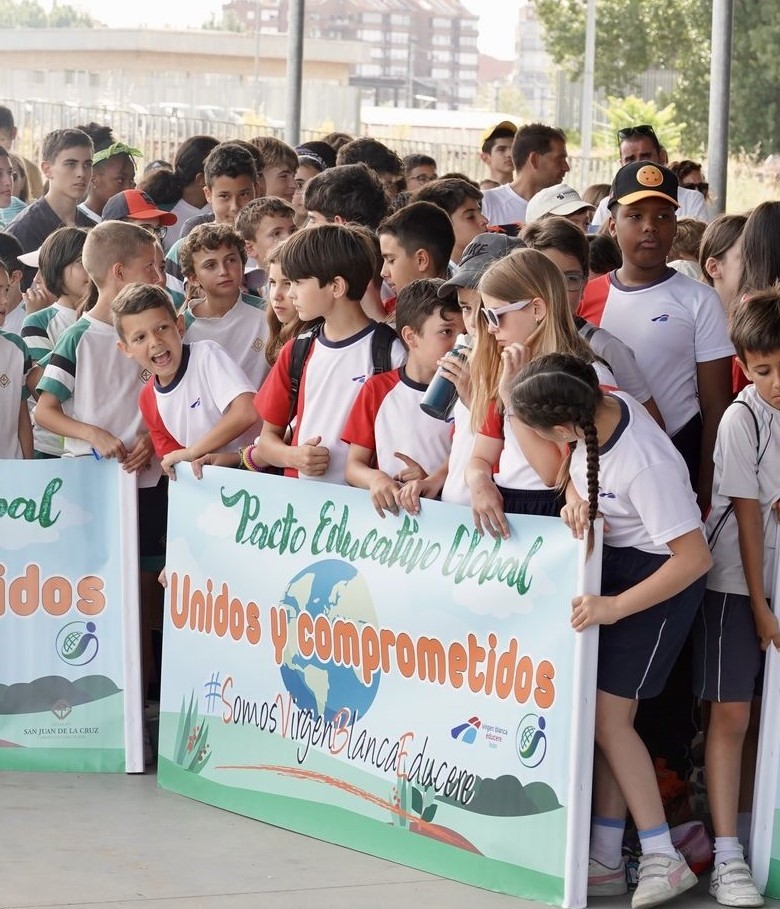 ColegioVirgenBlanca (@ccvirgenblanca) on Twitter photo Nuestro cole formó parte de la IV Marcha Solidaria por el #PactEducativoGlobal, junto a 17 colegios de <a href="/escacyl/">Escuelas Católicas Castilla y León 🧡</a>
👣Culminamos con la entrega a <a href="/caritasdeleon/">Cáritas León</a> de un donativo conjunto de 8.000 €, fruto del compromiso educativo y la solidaridad.
#CCVirgenBlancaLeón <a href="/FundEducere/">Fundación Educere</a> Nuestro cole formó parte de la IV Marcha Solidaria por el #PactEducativoGlobal, junto a 17 colegios de <a href="/escacyl/">Escuelas Católicas Castilla y León 🧡</a>
👣Culminamos con la entrega a <a href="/caritasdeleon/">Cáritas León</a> de un donativo conjunto de 8.000 €, fruto del compromiso educativo y la solidaridad.
#CCVirgenBlancaLeón <a href="/FundEducere/">Fundación Educere</a>