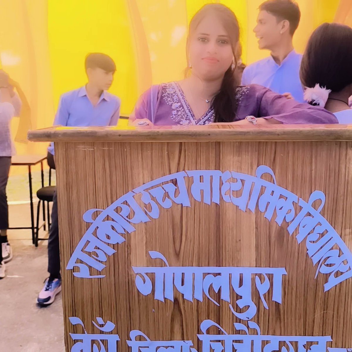 खुद को इतना काबिल बनाओ की लोग आपके पिता से बोले भाई साहब आपकी बेटी... बेटे से कम नही है...।। 💫❤
#Teacher 👩‍🏫