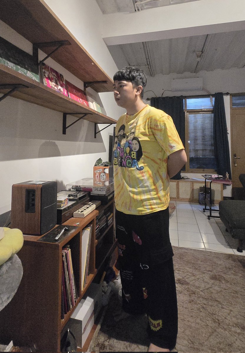 Ekspresi gw setelah membayar tagihan listrik, intenet, kontrakan stengah tahun, sekolah anak dan kuliah istri