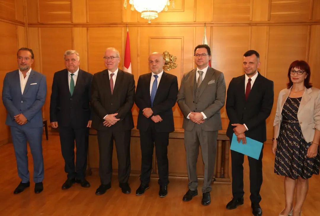 DanielMitov's tweet image. π§π¬π€π¨π Today we signed two new π§π¬π¨π cooperation agreements worth 18.7M CHF β focusing on air quality π± and migration management π. More than funding β itβs about sharing expertise and building strong partnerships. #Bulgaria #Switzerland #Cooperation