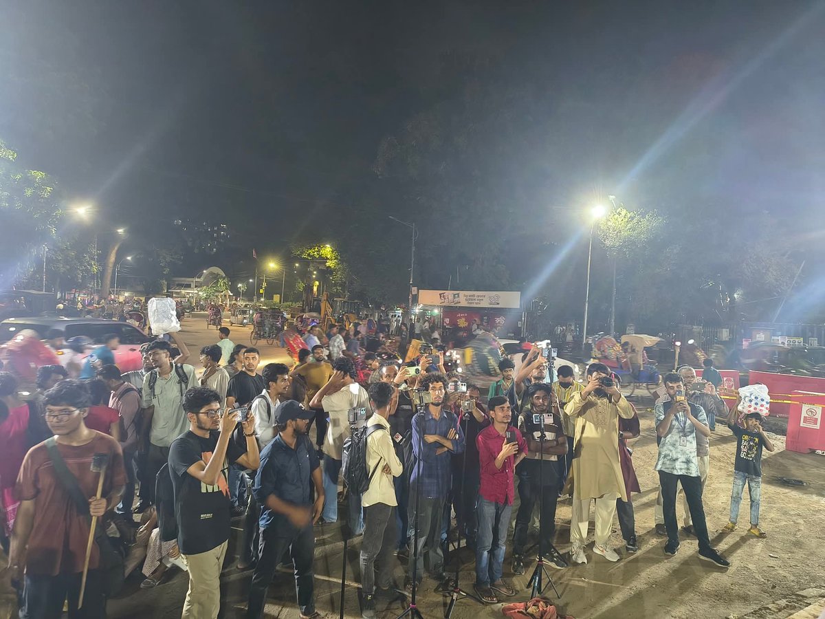 rsu_1980's tweet image. DSA's protest and rally today at DU today to make the road march on 27-28 June against turning the country into an imperialist battleground through giving a humanitarian corridor to Myanmar, leasing NCT port to an American company and bringing Starlink successful.
