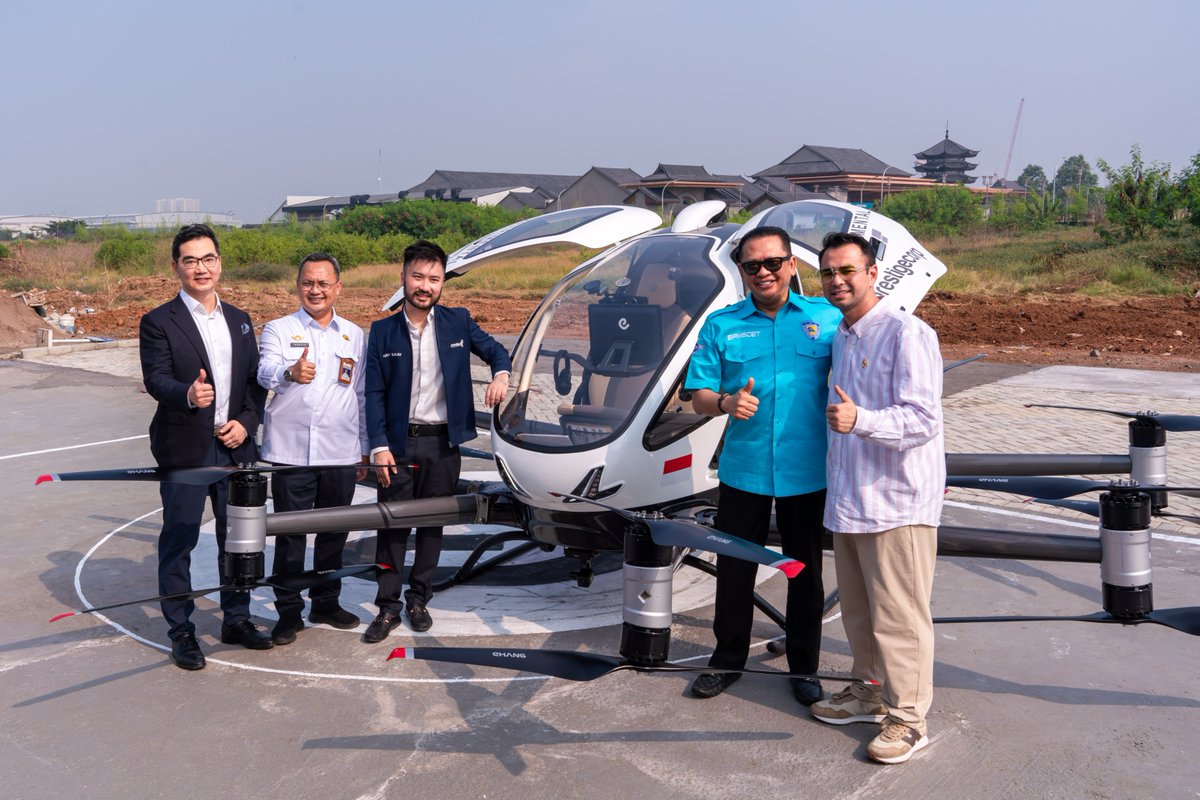 🚁 EH216-S Completes First Human-Carrying Flights in Indonesia! 🇮🇩🌏

Today,EHang's EH216-S pilotless eVTOL successfully completed its first human-carrying flights in Indonesia — a major leap forward in advancing urban air mobility (UAM) across Southeast Asia.

With strong