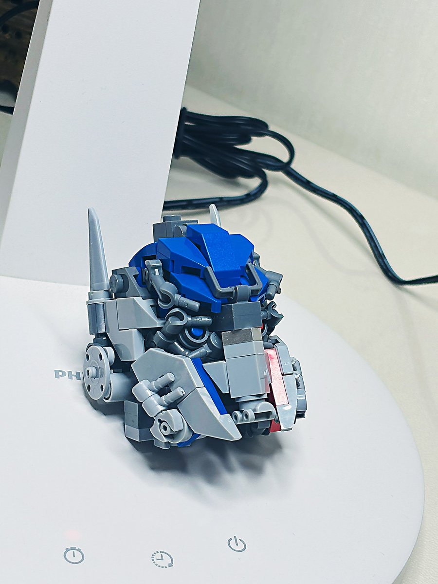 Lego Knight Optimus Prime wip

#lego #legomoc #transformer #Transformer #OptimusPrime