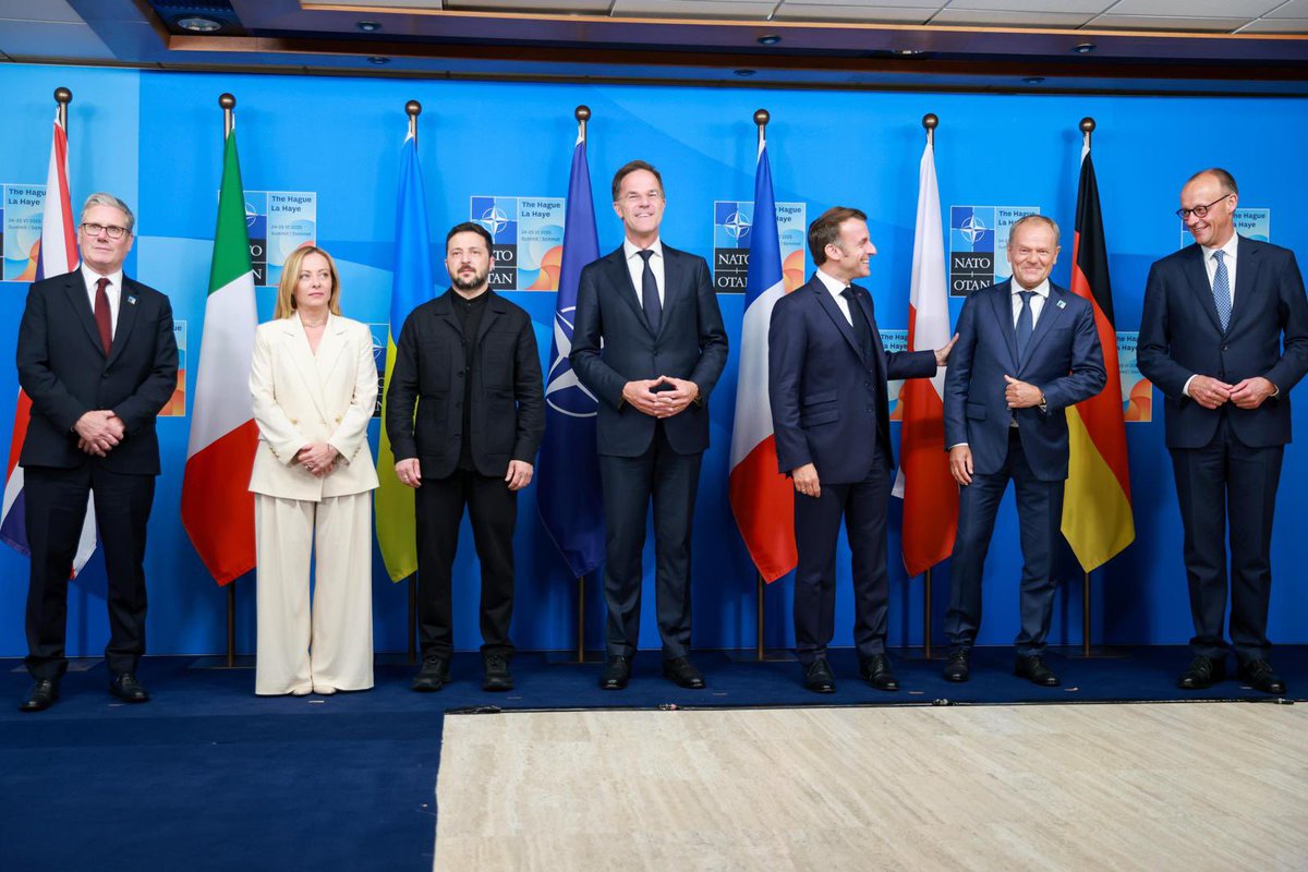 donaldtusk's tweet image. Na szczycie NATO wszystkie kraje członkowskie potwierdziły, że będą inwestować 5 proc. PKB w obronność. To historyczna decyzja Sojuszu!