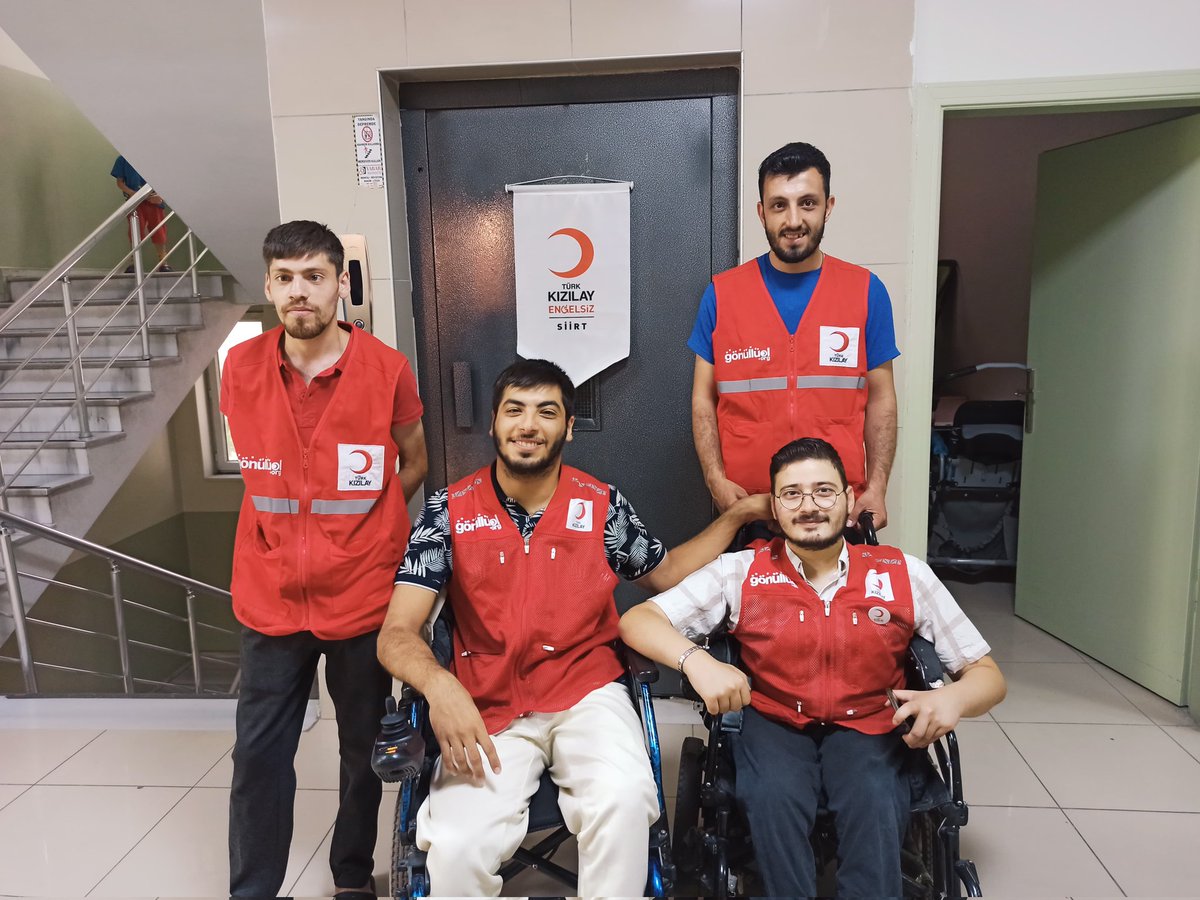 kizilayenglsz56's tweet photo. Bugün, güzel bir tebessümün, sıcak bir sohbetin ve samimi bir selamın ne kadar kıymetli olduğunu bir kez daha gördük.
Kalplere dokunan bu anlamlı ziyarette bizleri sevgiyle karşılayan tüm dostlarımıza teşekkür ederiz. 💙🌙
@FatmaMericYlmaz @YenerTANIK https://t.co/JhEgen6w6A