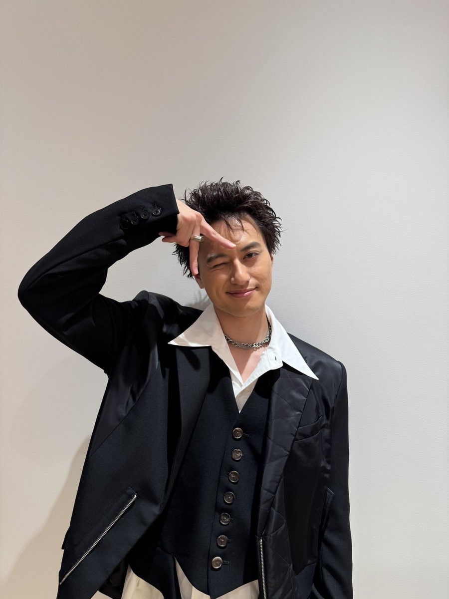 あの小島健が26歳になったぞぉ！！
なんか人生早くないか⁇

こんなに早いともう、愛しさと切なさと心強さを感じますね…。なにがやねん。とにかくみなさまに祝っていただき無事年を取れたこと、本当に感謝しかありません。

みんなに祝っていただけると年をとるのも悪いもんじゃないな、と思います。