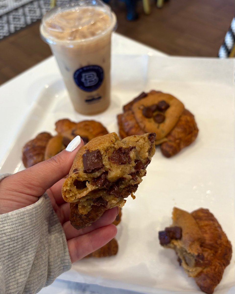 Croissant meets cookie in the most delicious plot twist of the summer. 🥐🍪

Flaky, chewy, and totally irresistible—our new Crookies are here. ✨
 
#crookie #croissant #cookie #pastries #parisbaguette #pb