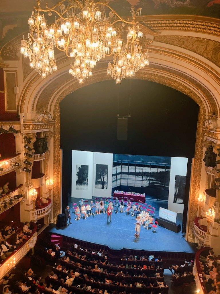 DSDEN de la Somme (@dsden_80) on Twitter photo 🎭 Les élèves de Cm2 de l'école du Centre de Corbie assistent aujourd'hui à la 13ème "grande finale" du concours des Petits champions de la lecture à la Comédie Française 🤩! <a href="/ComedieFr/">Comédie-Française</a>
<a href="/education_gouv/">Ministère Éducation nationale</a>
<a href="/AcAmiens/">Académie d'Amiens</a>
<a href="/PMoyarecteur/">Pierre Moya</a>
<a href="/PhDestable/">Philippe Destable</a> 🎭 Les élèves de Cm2 de l'école du Centre de Corbie assistent aujourd'hui à la 13ème "grande finale" du concours des Petits champions de la lecture à la Comédie Française 🤩! <a href="/ComedieFr/">Comédie-Française</a>
<a href="/education_gouv/">Ministère Éducation nationale</a>
<a href="/AcAmiens/">Académie d'Amiens</a>
<a href="/PMoyarecteur/">Pierre Moya</a>
<a href="/PhDestable/">Philippe Destable</a>