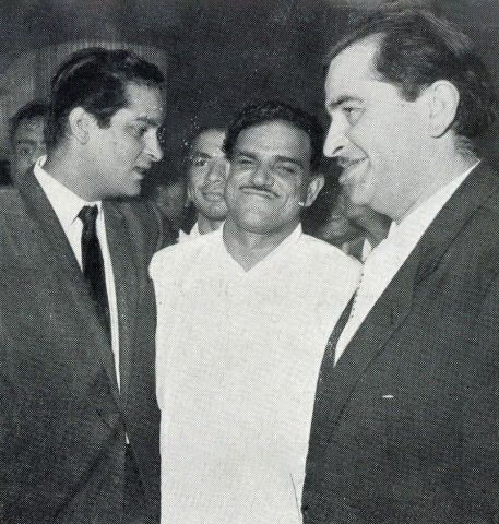BombayBasanti's tweet photo. Director K Asif with Shammi Kapoor and Raj Kapoor at the premiere of his epic love story, Mughal-e-Azam (1960) at Maratha Mandir
#kasif #shammikapoor #rajkapoor #premiere #60s #bollywoodflashback https://t.co/ofsQm6FrQw