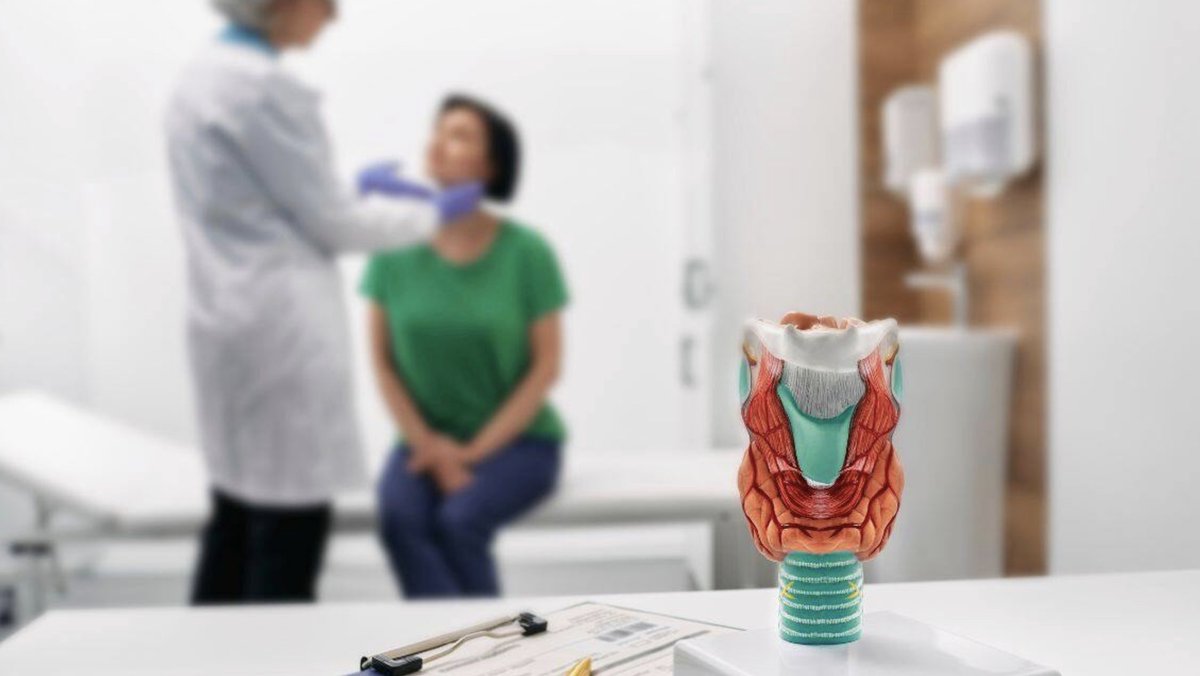 utmbhealth's tweet image. A @utmbhealth study, led by @Bianco_Lab and published in The Journal of Clinical Endocrinology & Metabolism, raises questions about the long-term effectiveness of standard hypothyroidism treatment. Learn more utmb.us/e5d