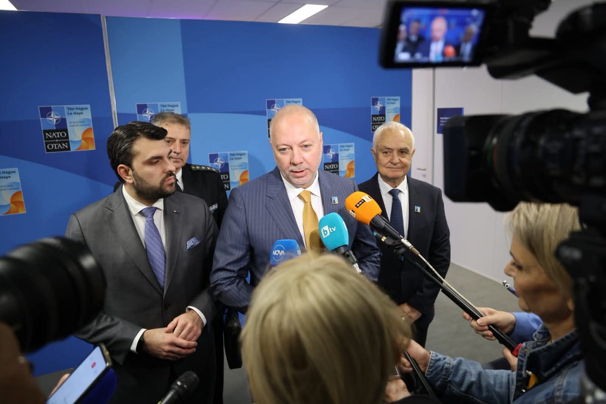 R_JeliazkovPM's tweet image. Ат the #NATOSummit, Bulgaria reaffirms its unwavering commitment to collective defence and deterrence. The Black Sea is vital to Euro-Atlantic security — and we are ready to lead with responsibility and resolve.