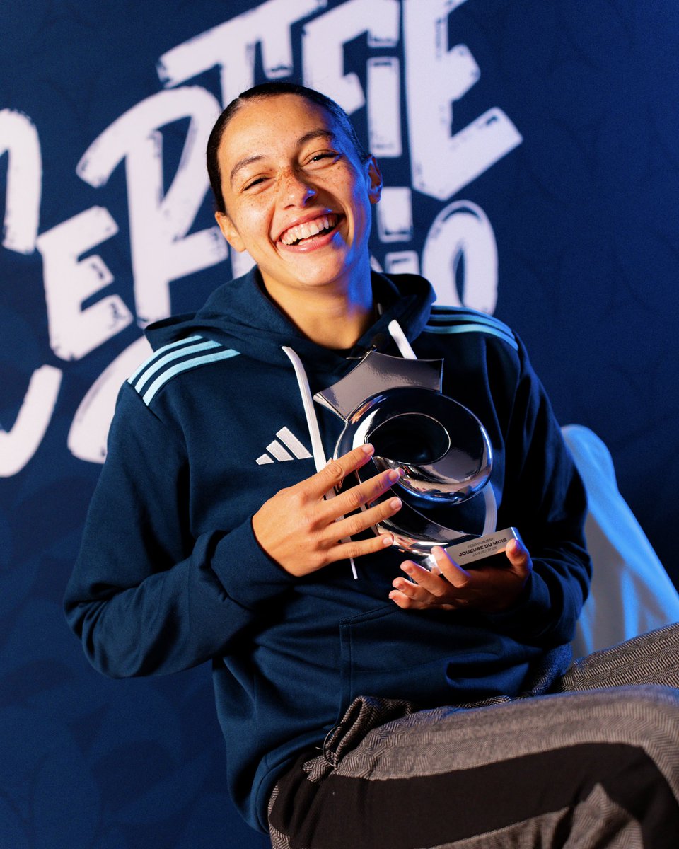 PFC_feminines's tweet image. Départ : 𝐊𝐞𝐬𝐬𝐲𝐚 𝐁𝐮𝐬𝐬𝐲 𝐪𝐮𝐢𝐭𝐭𝐞 𝐥𝐞 𝐏𝐚𝐫𝐢𝐬 𝐅𝐂

💫 Arrivée au Paris FC à l&apos;été 2023, Kessya est devenue l&apos;une des joueuses les plus décisives de l&apos;effectif l&apos;amenant à être régulièrement appelée en Équipe de France et à être présente dans l&apos;équipe type de la…