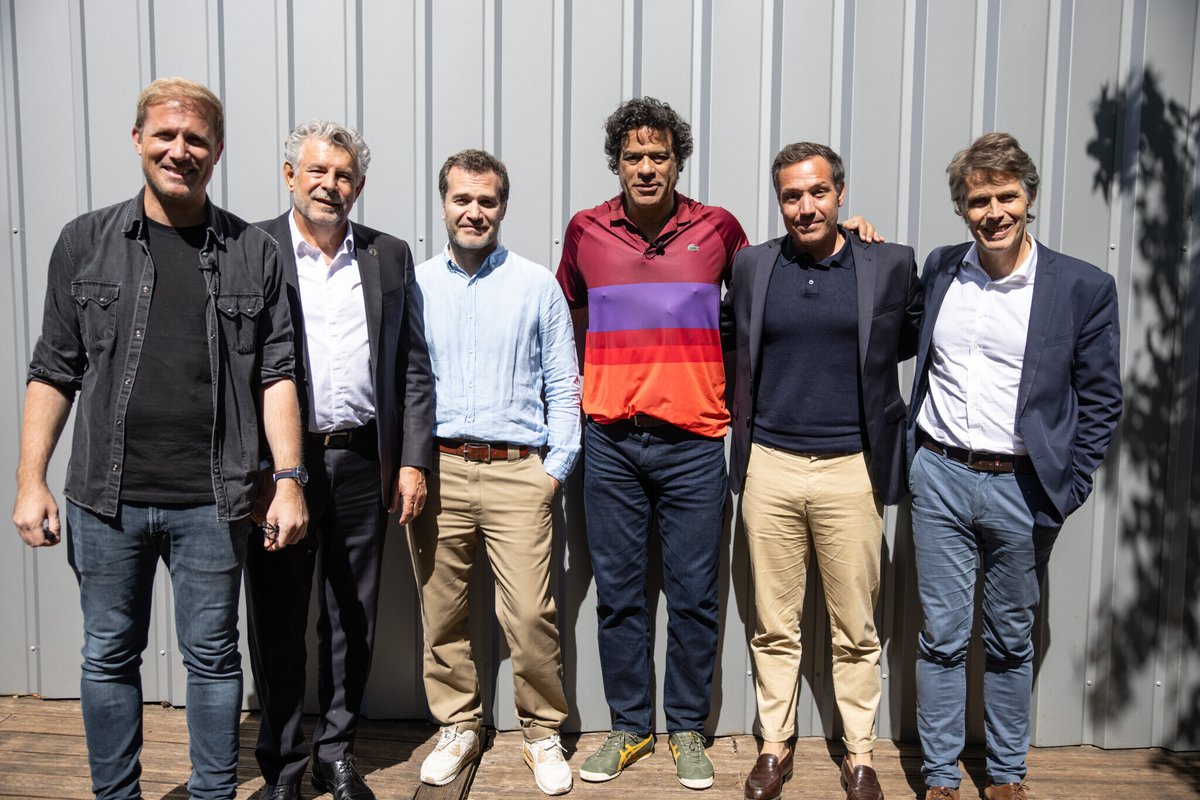 Ballon d'Or (@ballondor) on Twitter photo The jury of the Socrates Award, organized by France Football & <a href="/peaceandsport/">Peace and Sport</a>, has gathered to review inspiring social projects worldwide. 🌍
Honoring footballers who lead off the pitch.
Jury includes <a href="/rai10oficial/">Raí Oliveira</a>, legendary player & Socrates’ brother.
Stay tuned! #socratesaward The jury of the Socrates Award, organized by France Football & <a href="/peaceandsport/">Peace and Sport</a>, has gathered to review inspiring social projects worldwide. 🌍
Honoring footballers who lead off the pitch.
Jury includes <a href="/rai10oficial/">Raí Oliveira</a>, legendary player & Socrates’ brother.
Stay tuned! #socratesaward