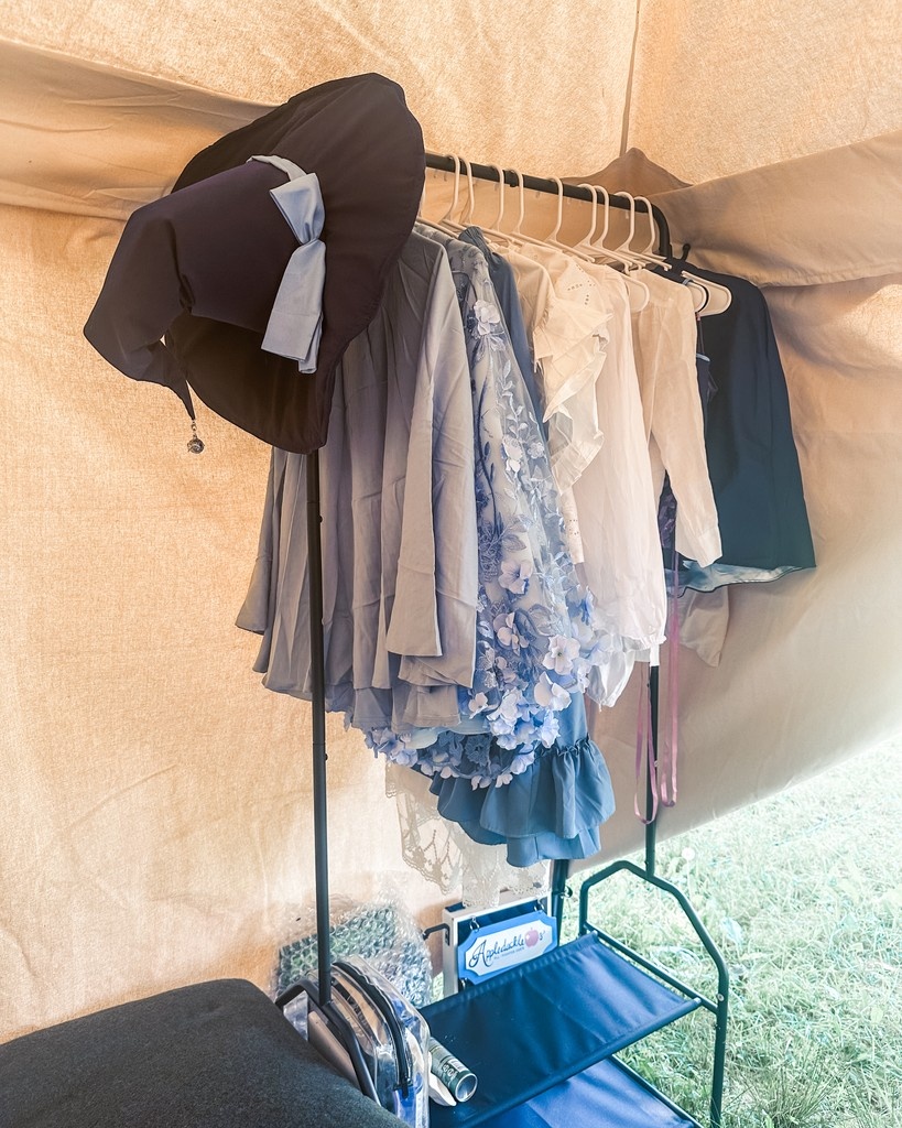 We have arrived in Pennsylvania and are all ready for Drachenfest US to start tonight! I honestly can’t believe we fit all our costuming AND the cider dispensers into our suitcases.