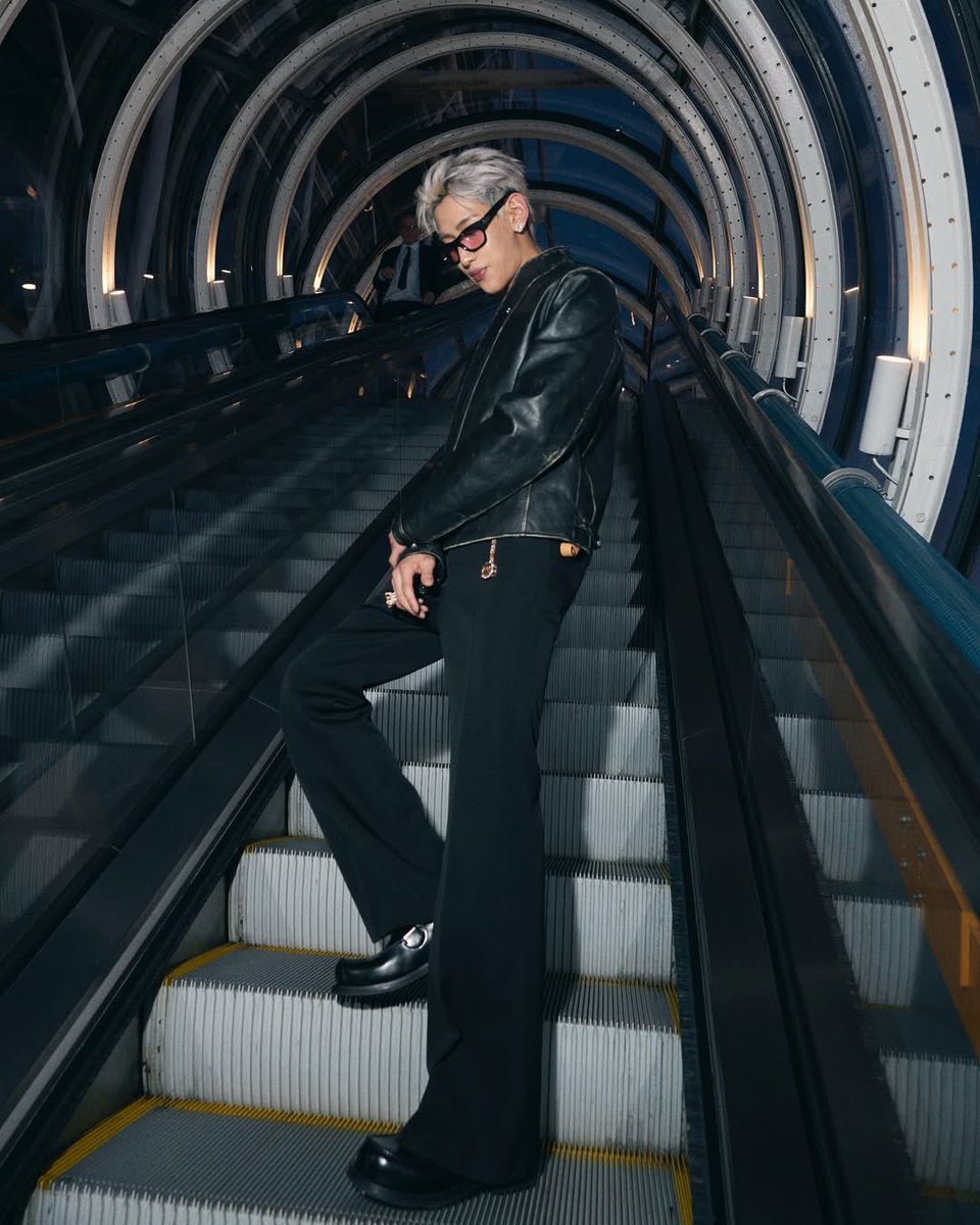 aum_boontiya's tweet photo. I know I'm an ICON 👑

#BamBamxLVMenSS26 https://t.co/5XuWBoPoNL