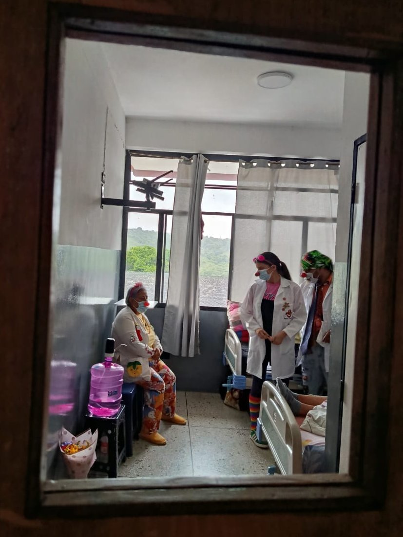El día de ayer, martes 24 de junio, el voluntariado de payasos humanitarios: <a href="/DoctorYasoSC/">Doctor Yaso San Cristóbal</a>, visitó el Hospital General de Táriba, compartiendo alegría con niños, jóvenes, adultos y adultos mayores en la institución.