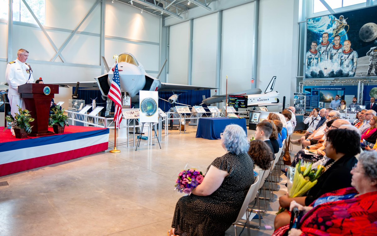 Leadership for #Lethality: PMA-281 Change of Command - Capt. Todd Keith takes helm from Capt. Jerick Black. This office ensures our #Warfighters have the #Lethality and #Readiness to dominate. "Our people are the mission." #NAVAIR

📰: ow.ly/qbk050Wg7Qn