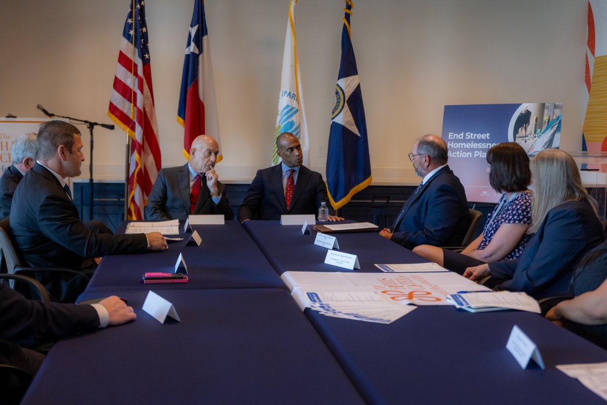 TheHarrisCTR's tweet photo. We were honored to welcome Mayor @whitmire_john and HUD @SecretaryTurner to our Respite, Rehabilitation &amp; Re-Entry Center. The visit spotlighted our role in the City’s End Street Homelessness Action Plan and our partnership to expand housing and mental health support. https://t.co/J5xUaZY2Pf