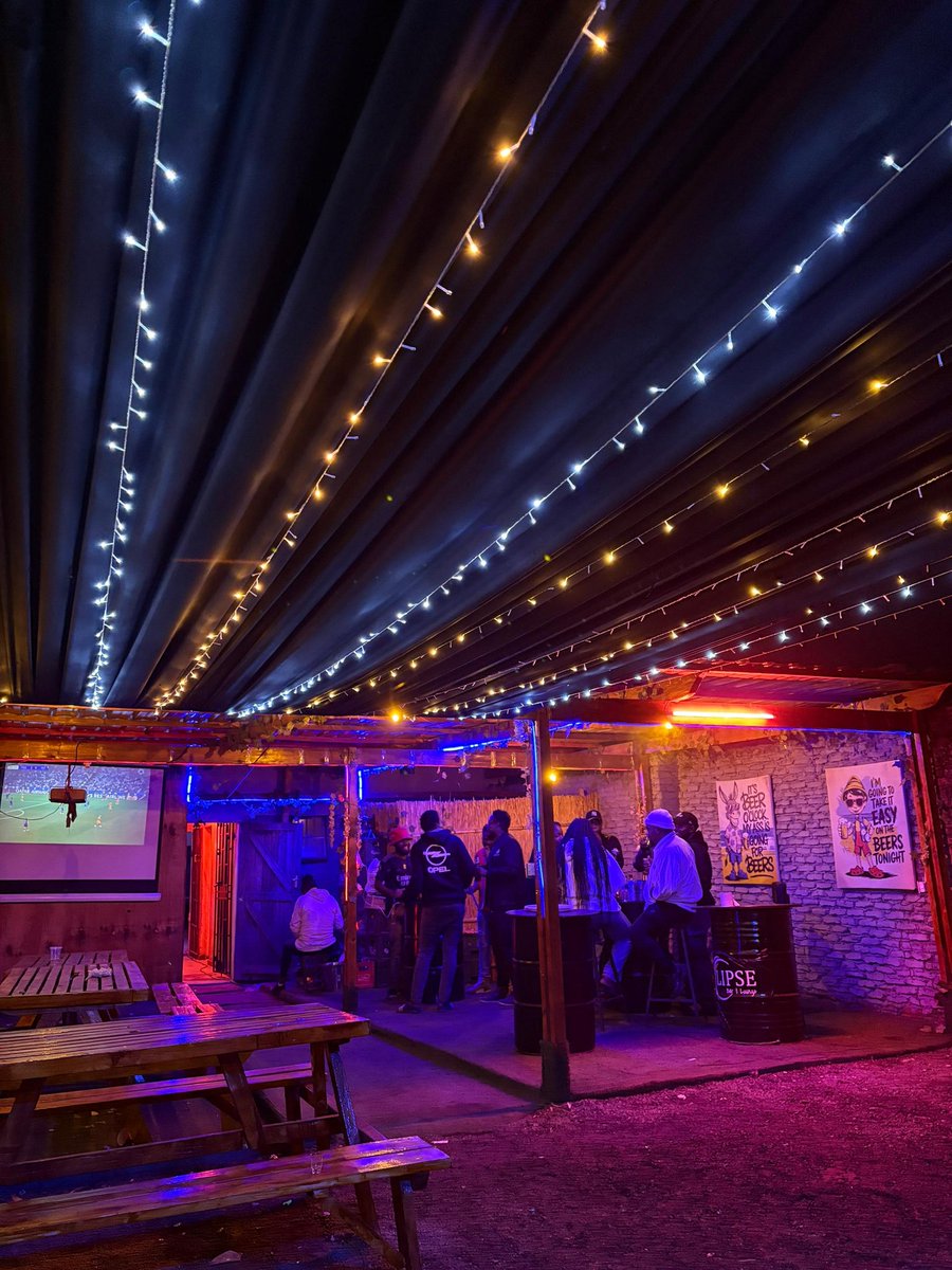 Canalmw98's tweet image. Eclipse Backyard 🤯 komatu kwabheba kwambiri 

Malo omwela mowa ndi amenewa  weekend tikumane kumeneku

#eclipsebackyard
#Malawisunday
#monthEnd