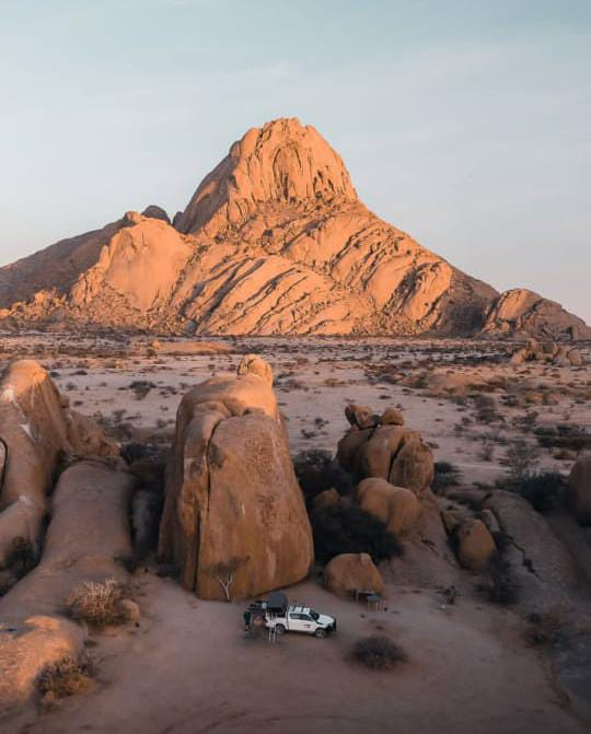 anywhereedoor's tweet photo. 📍 Location: Namibia, Africa

Desert giants and survival tales 🏜️

📸 Credit: @alex_stead
#Namibia #DesertVibes #AfricanWilderness #Oryx #NatureSurvival #RockyLandscapes #AdventureAfrica #RemotePlaces #SunsetTones https://t.co/WFJRNgAjqk