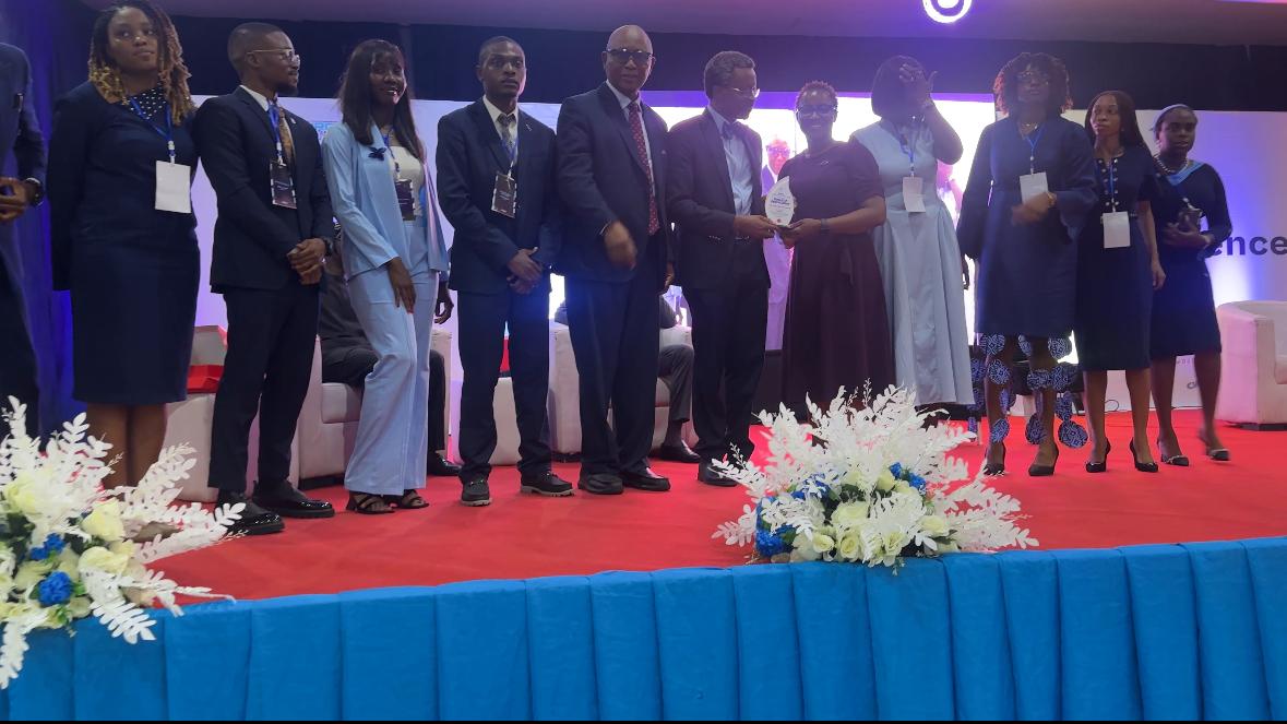 SURGIL_Lagos's tweet photo. AWARD PRESENTATION TO PANELISTS 🔥

It was a deeply insightful session, and there's so much to unpack and reflect on.🔥

#SURGILCon25 
#WholesomeSurgeon
#BeyondTheOR
#MedTwitter
#GlobalSurgery
#Research 
#PrivatePractice 
#Academia https://t.co/L7qw6JkSIc