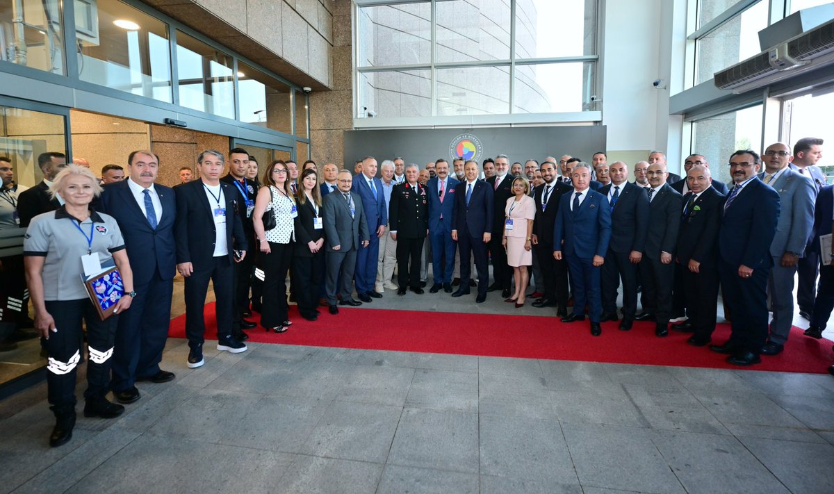 Ender YORGANCILAR (@eyorgancilar) on Twitter photo TOBB Başkanımız Sayın <a href="/RHisarciklioglu/">Rifat Hisarcıklıoğlu</a>’nun ev sahipliğinde, T.C. İçişleri Bakanımız Sayın <a href="/AliYerlikaya/">Ali Yerlikaya</a>, Jandarma Genel Komutanı Orgeneral Sayın Ali Çardakcı ve Emniyet Genel Müdürümüz Sayın <a href="/mahmutdemirttas/">Mahmut Demirtaş</a>’ın katılımlarıyla gerçekleştirdiğimiz Özel Güvenlik Zirvesi’nde, özel TOBB Başkanımız Sayın <a href="/RHisarciklioglu/">Rifat Hisarcıklıoğlu</a>’nun ev sahipliğinde, T.C. İçişleri Bakanımız Sayın <a href="/AliYerlikaya/">Ali Yerlikaya</a>, Jandarma Genel Komutanı Orgeneral Sayın Ali Çardakcı ve Emniyet Genel Müdürümüz Sayın <a href="/mahmutdemirttas/">Mahmut Demirtaş</a>’ın katılımlarıyla gerçekleştirdiğimiz Özel Güvenlik Zirvesi’nde, özel