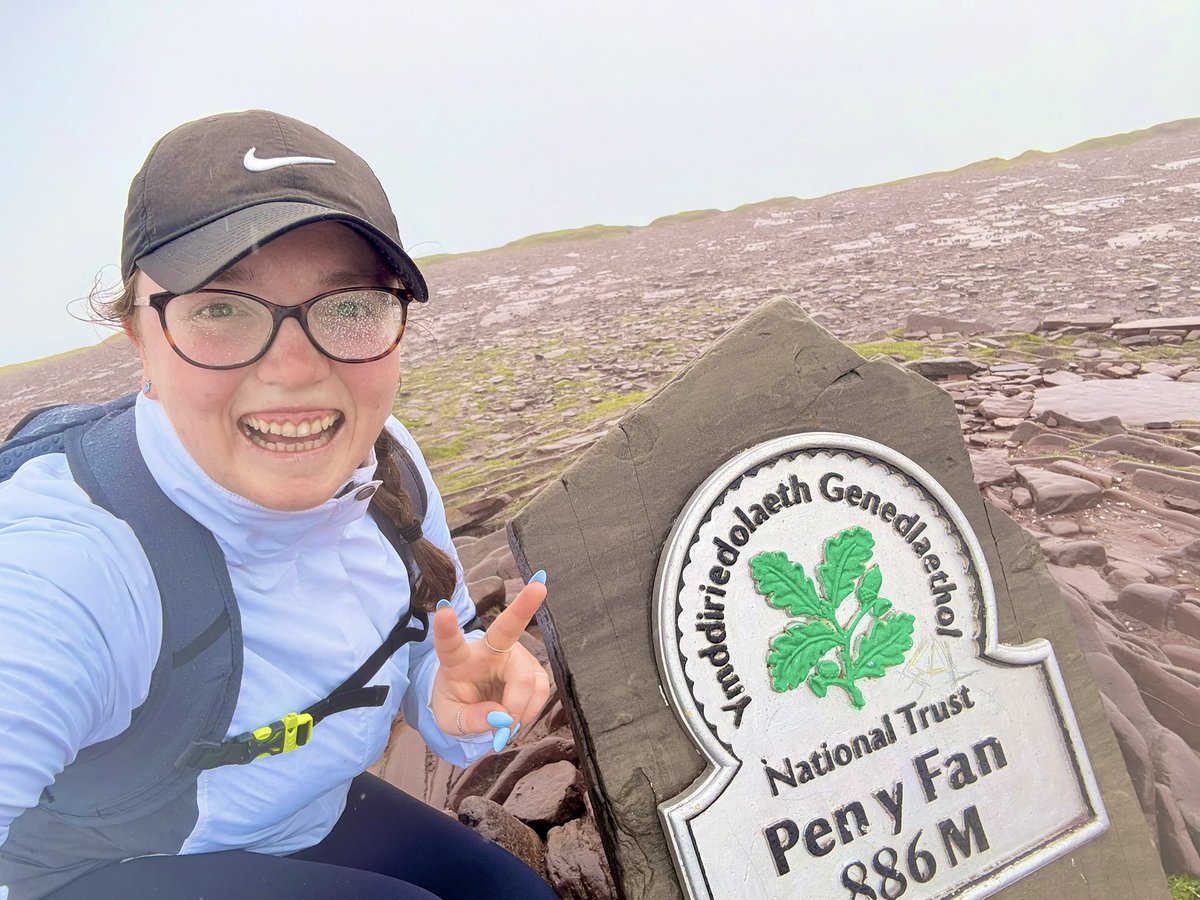 katiewarren07's tweet photo. Completed it myfanwy, 9 mile mountain hike🗻🏴󠁧󠁢󠁷󠁬󠁳󠁿
•
•
#Wales #PenYFan #BreaconBeacons #Wales #Hiking #MountainPeaks #Staycation #Travel #TravelLife #TravelLifestyle #NoPainNoGain https://t.co/dpzlF4gqu7