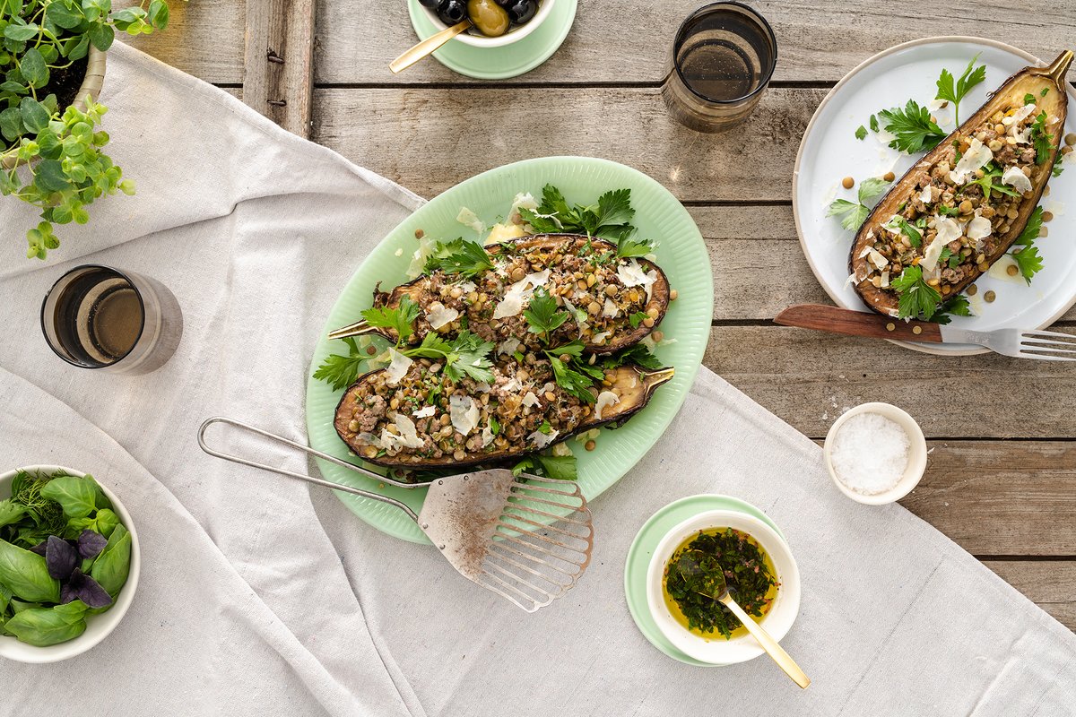 This stuffed eggplant is great as a side, but it might just steal the show and become your main dish! ow.ly/jfp650J6NwT