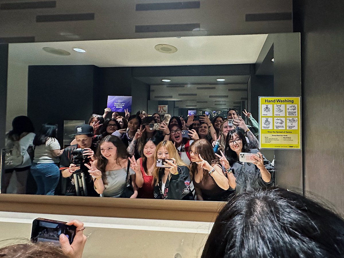 aheartout's tweet image. back home (and sick) from #VALORANTMasters and have so many thoughts 💜

this has been the most fun i’ve had on a trip in several years. never thought i would witness PRX lift their trophy after seeing them lose at Champs LA in 2023. i got to see so many mutuals i’ve known for…