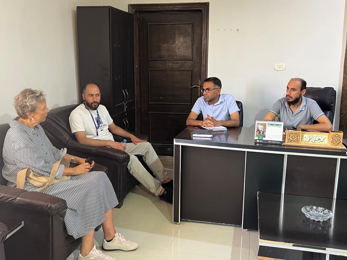 SwissAmbLEB's tweet image. Meeting w/ the head of city council in Maadan & his advisor in the absence of a governor in Raaqa. Tremendous challenges, in particular in the water &sanitation domain. Both stressing the importance of ending the aleniation between farmers and state and their economic importance.