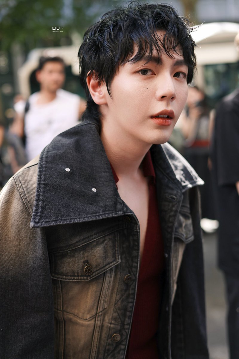 小兔闪耀巴黎

UPPOOMPAT EGONLAB SS26

#upwithegonlab
#uppoompatwithegonlab
#egonlab
#egonlabfashionweek
#26ssfashionweek
#uppoompat <a href="/uppoompat/">uppoompat</a>