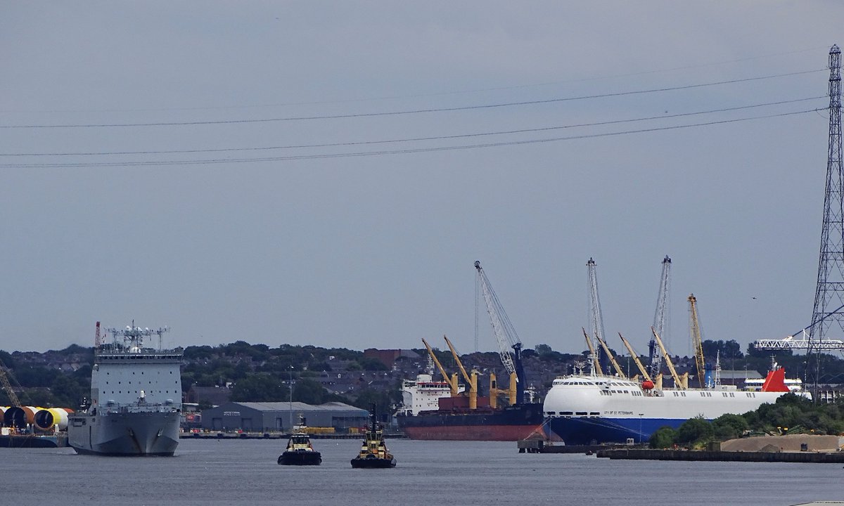 jac61941964's tweet image. Royal Fleet Auxilliary Ship Lyme Bay arriving at the A&P Tyne shipyard today.
#LymeBay
#RFA
#Tyne
#ship