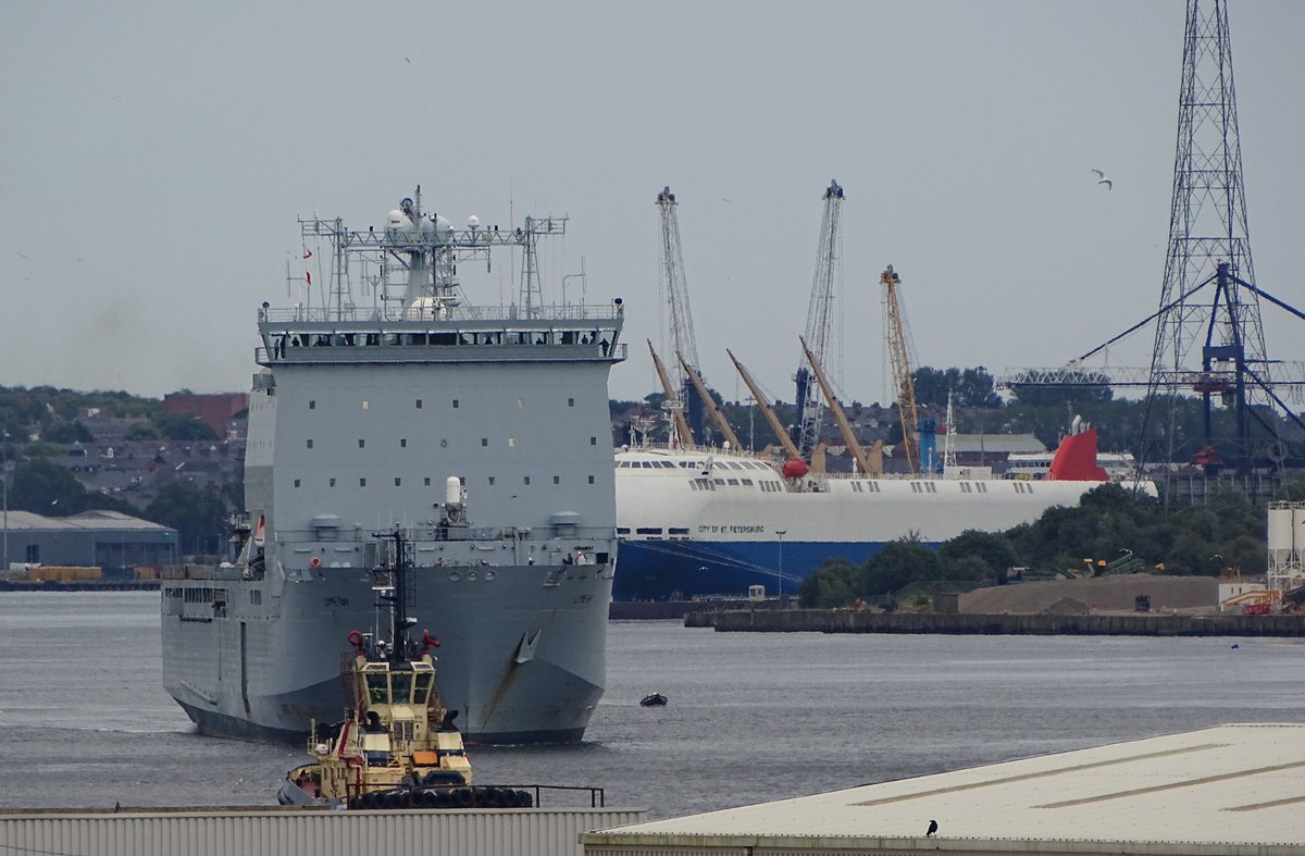 jac61941964's tweet image. Royal Fleet Auxilliary Ship Lyme Bay arriving at the A&P Tyne shipyard today.
#LymeBay
#RFA
#Tyne
#ship