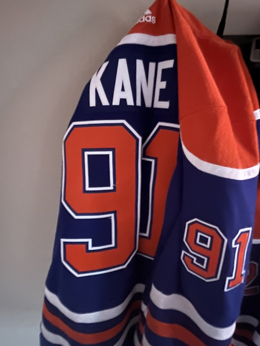 zkhofer44's tweet image. My heart is actually broken. Evander Kane you were my 2nd favourite Oiler of all time and now you’re going to one of our biggest rivals. You will forever be an Edmonton Oiler and the city will miss you. Goodbye #91 @evanderkane