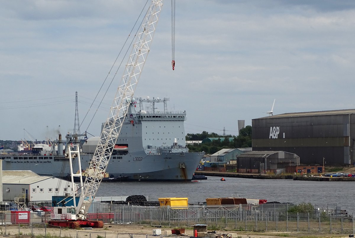 jac61941964's tweet image. Royal Fleet Auxilliary Ship Lyme Bay arriving at the A&P Tyne shipyard today.
#LymeBay
#RFA
#Tyne
#ship