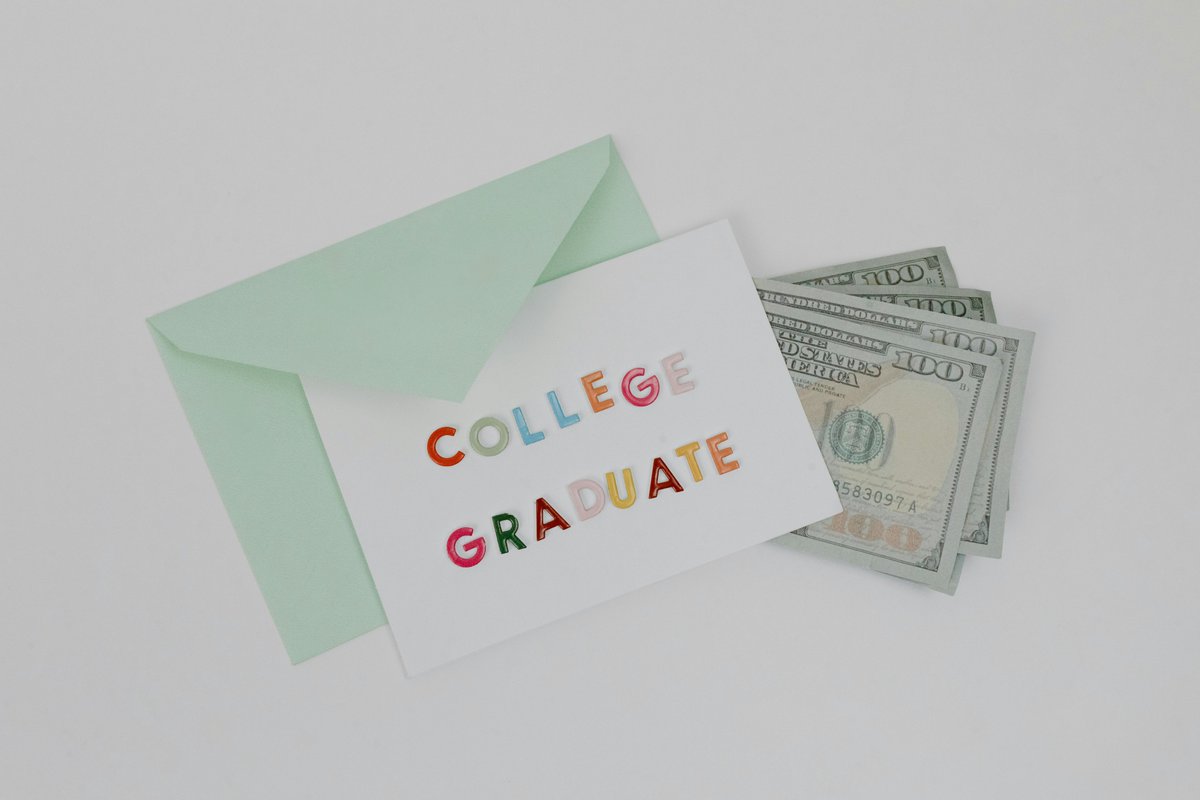 💰 Need help paying for college? UH offers scholarships, grants, loans &amp; work-study options! 🎓

✅ File your FAFSA early to maximize aid.

🔗 Start here: uh.edu/financial/unde…

#UHFinancialAid #FAFSA #CollegeFunding #GoCoogs