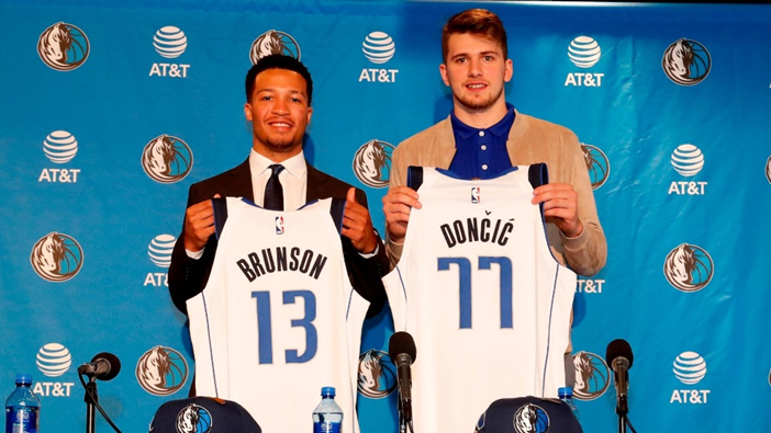 RyanSarafa's tweet photo. Why do veteran college basketball players fall in the NBA Draft? Let's look at some of the most recent examples. A thread: https://t.co/qhaiws9CBt