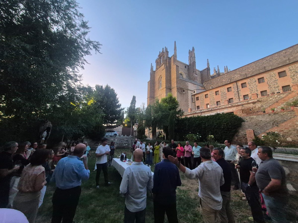 Francia y sus ‘terroirs’ más conocidos, pero con vinos tan especiales, como exclusivos y personales. Un viaje con el que hacerse una somera idea de la relación de algunos de sus ‘vigñerons’ con los suelos y sus variedades más características. Otra cata para el recuerdo.